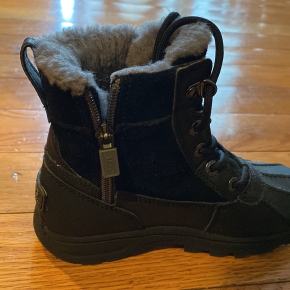 Unisex Kids Ugg Boots - Picture 5 of 5